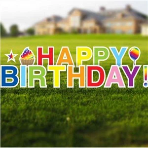 Valoviti plastični rođendanski natpisi na dvorištu